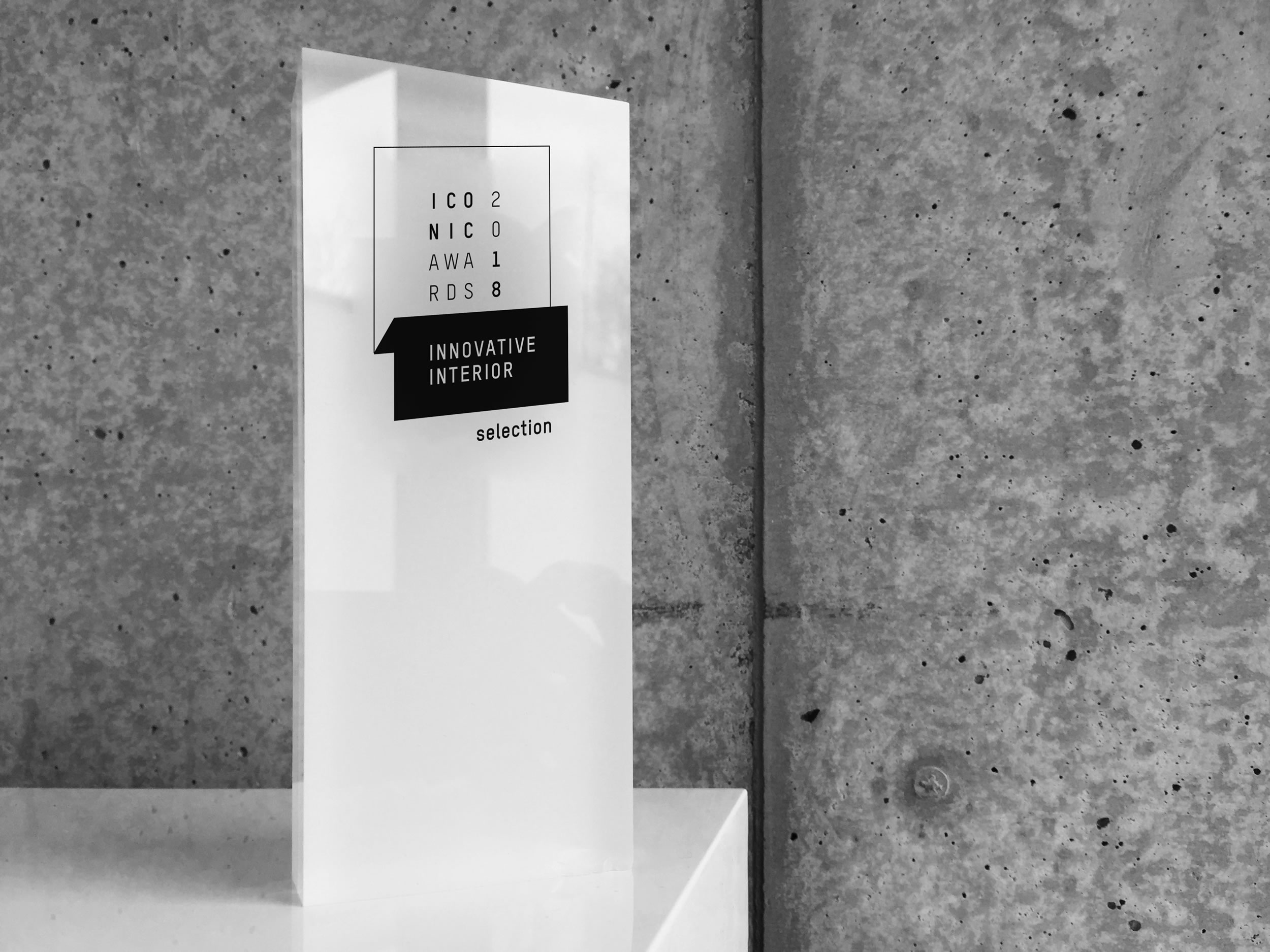 RECHTECK Award Winning Designer Iconic Award 2018 Schreibtisch