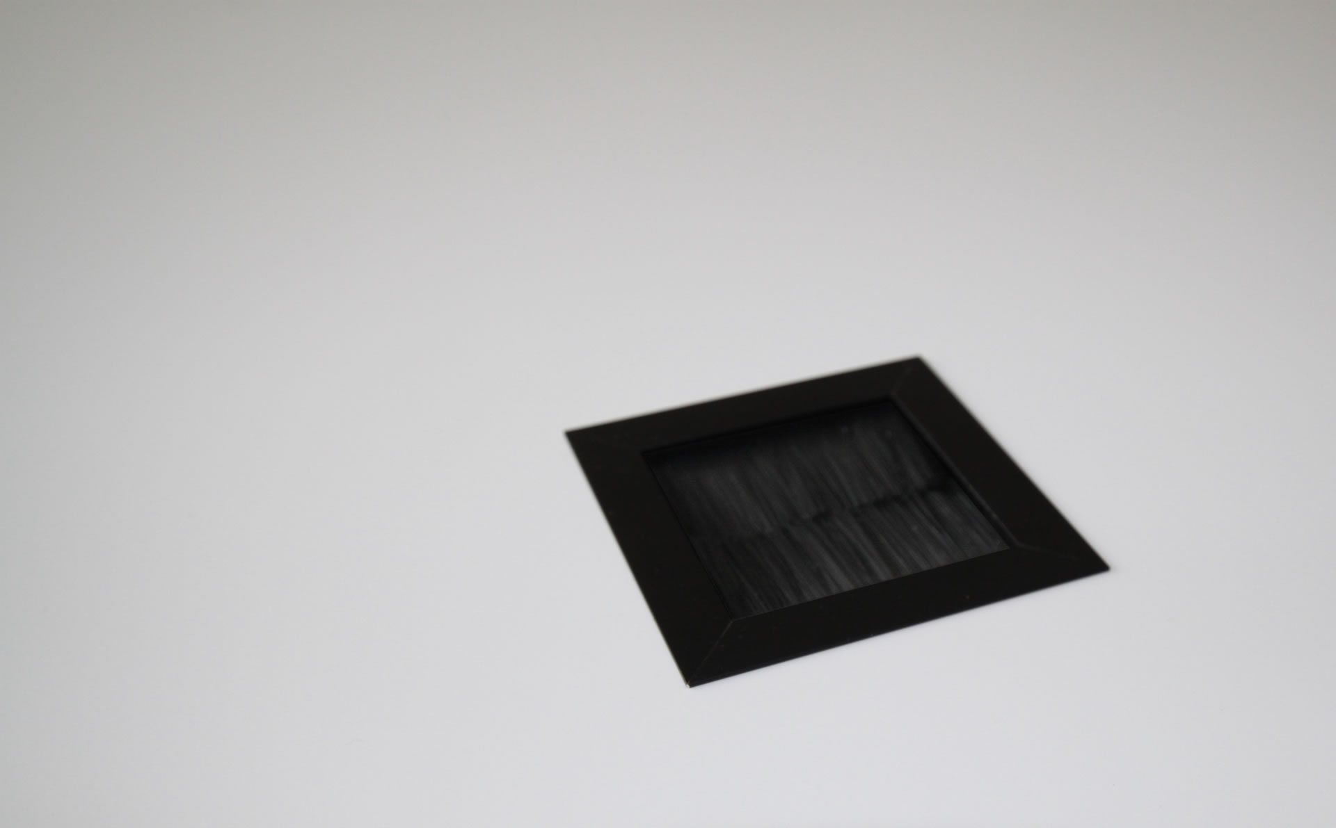 kabelauslass quadratisch kabelbuerste schwarz minimalistisch minimal puristisch rechteck felix schwake